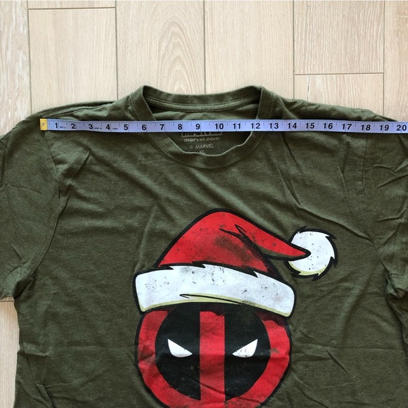 Marvel Deadpool Christmas Santa T Shirt - Picture 2 of 7